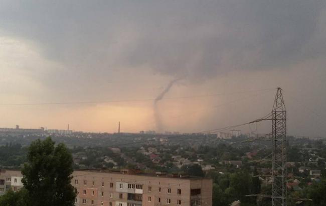 Над Кривым Рогом прошел торнадо: опубликованы фото и видео