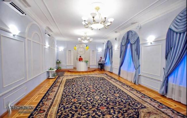 Новые киевские ЗАГСы насмешили сеть своими интерьерами