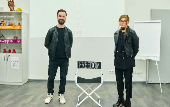 Волонтер Шахов купил "стул свободы" за 30 тыс. грн