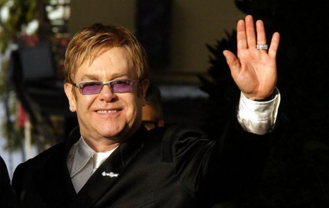 Элтон Джон бойкотирует Dolce & Gabbana