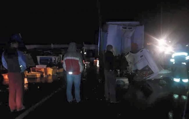 Во Львовской области столкнулись грузовики, есть погибший