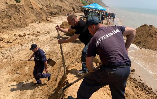 Зсув грунту в Одеській області: роботи на пляжі завершено, обійшлося без жертв