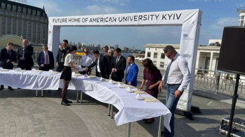 Кличко та Волкер презентували американський університет у Києві