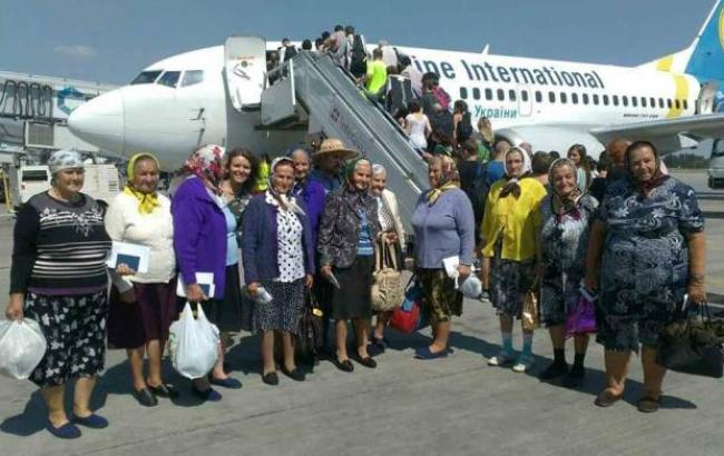 "Безвизовые" бабушки вернулись домой с фестиваля в Венгрии