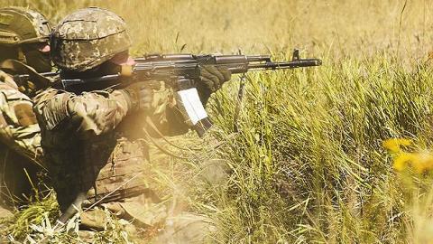 Колишній бранець "ЛНР" розповів про те, як на Донбасі допомагають українським воїнам