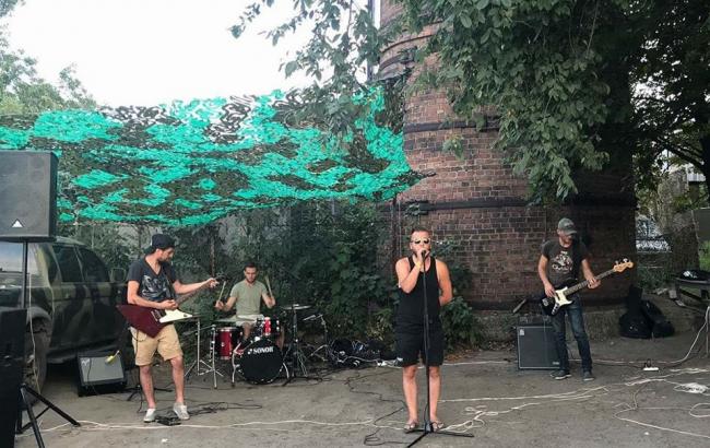 Український гурт "Без Обмежень" влаштував в зоні АТО концерт для бійців