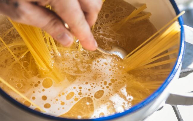 Поширена помилка, яку роблять майже всі під час варіння макаронів