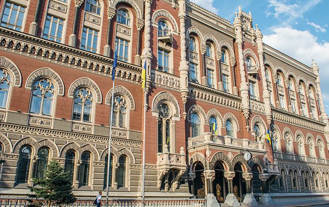 НБУ збільшив купівлю валюти на міжбанку більш ніж в два рази