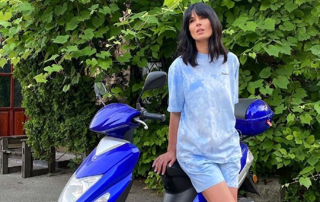 Оранжевое настроение: Ефросинина в купальнике показала фото с мужчиной своей мечты