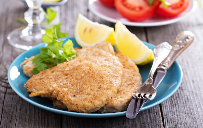 Смачно, як у бабусі: легкий рецепт пухких домашніх відбивних у клярі