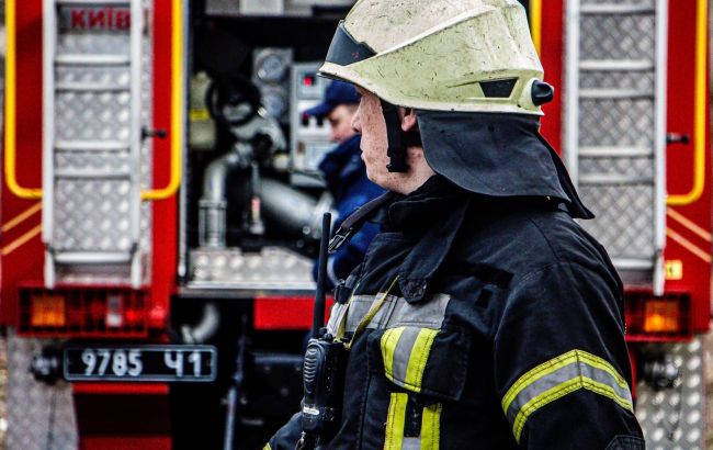 В центре Киева возле офиса "Нафтогаза" сгорел Mersedes