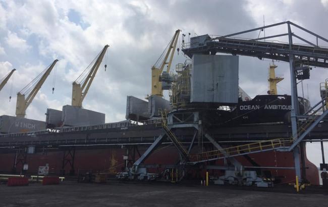 В Україну відправили першу партію американського вугілля