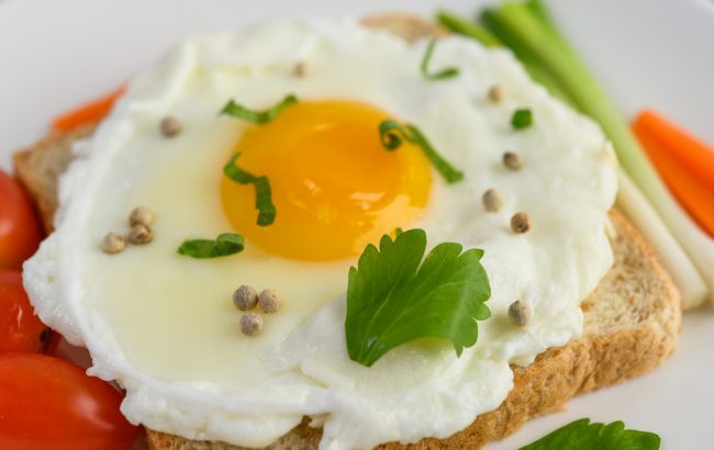 Забудьте про "глазунью" и "яйця в смятку": как на украинском правильно называются эти блюда