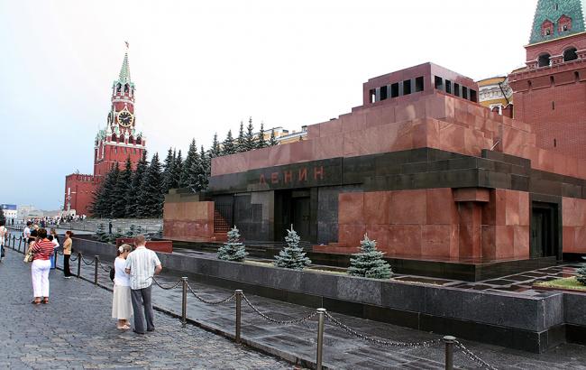 Опитування: більше половини росіян хочуть поховати тіло Леніна