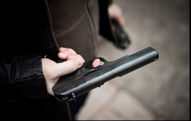 Под Киевом полицейский выстрелил мужчине в живот