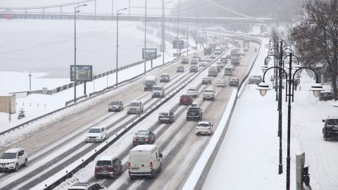 Резкое похолодание идет в Украину: синоптики назвали дату