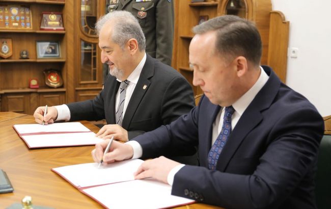 Україна та Туреччина підписали протокол про оборонну кооперацію