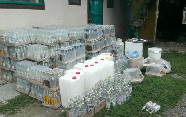 ГФС ликвидировала четыре цеха по производству фальсифицированного алкоголя в трех регионах Украины
