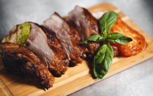 Кращий спосіб приготувати ребра: виходять соковитими та з карамельною скоринкою