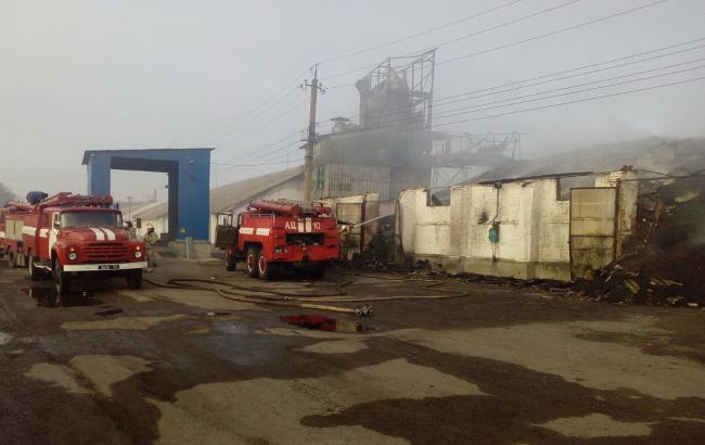 У Харківській області згоріли два склади з зерном