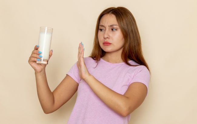 Лікар назвав популярний вид молока, який він закликає уникати: причина здивує