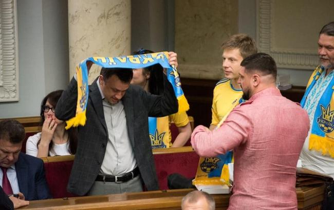 Нардепы "скидывались" по &euro;1000 за чартер во Францию