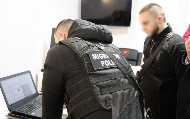 На Закарпатті банда продавала по 500 підроблених документів на день