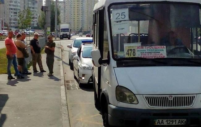 В Киеве водитель маршрутки выгнал вдову бойца АТО