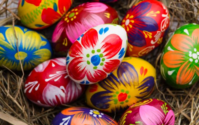 За лічені хвилини: ось як легко пофарбувати яйця на Великдень
