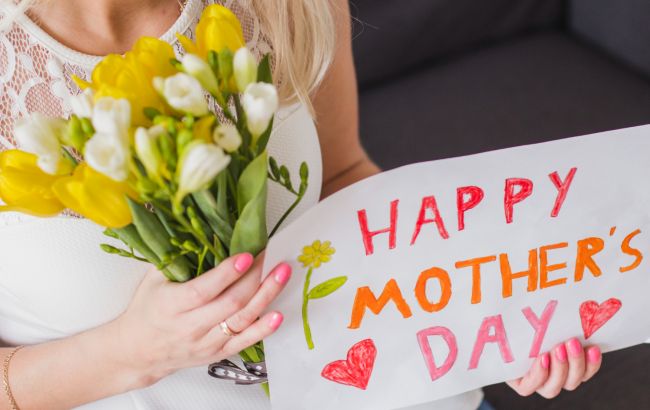 День матери 2024: самые милые поздравления с праздником в прозе, стихах и картинках