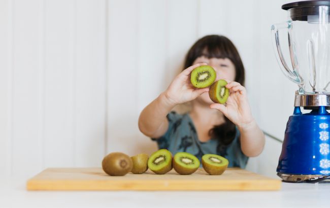 Врач назвал фрукт, который замедляет старение и защищает от рака