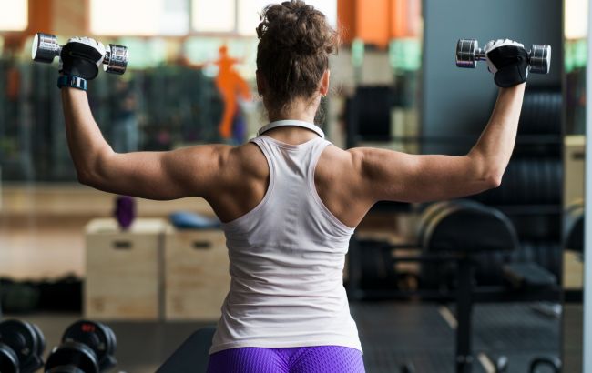 Эти упражнения быстро сделают ваши плечи и руки сильнее