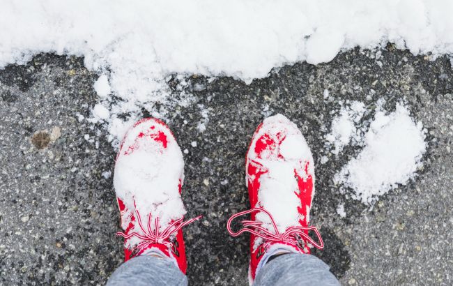 Как высушить промокшие зимние кроссовки за 15 минут и не испортить их