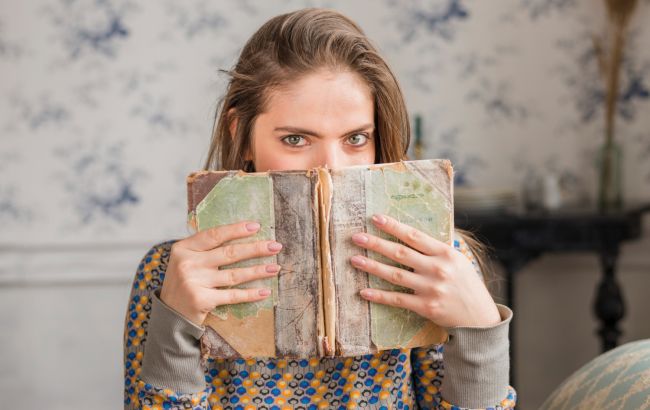 Від продажу до творчості: 9 ідей, що зробити зі старими книгами