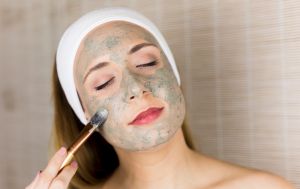 Пілінг вдома: названо помилки, які можуть зашкодити шкірі обличчя