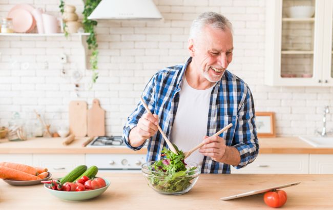 Ці продукти мають їсти чоловіки 50+: вони захищають організм від запалення