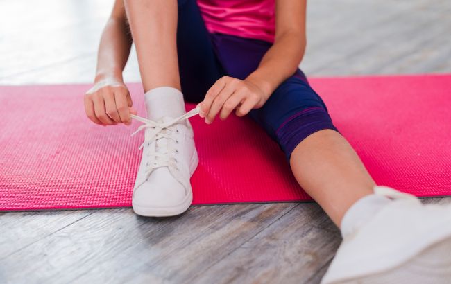 Не витирайте взуття вологими серветками: причину мають знати усі