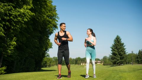 Тренер назвала найкращий час для прогулянок, щоб зменшити накопичення жиру в тілі