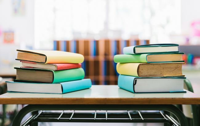 МОН оштрафует издательства за срыв поставок учебников в школы: что известно