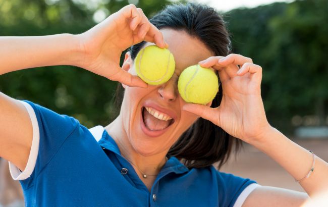 Почему теннисные мячи желтые: простое объяснение, которое удивит вас