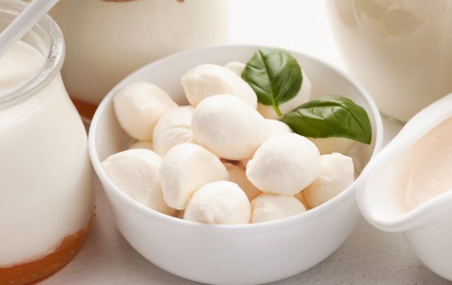Домашня моцарела з трьох інгредієнтів: легко і дуже смачно