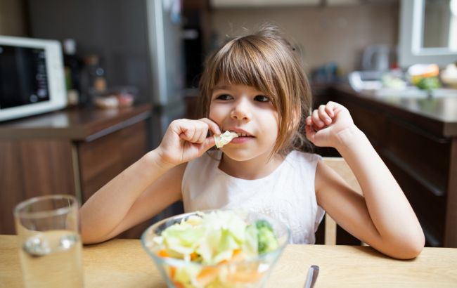 Три мифа о детском питании, в которые до сих пор верят родители: они вредят здоровью