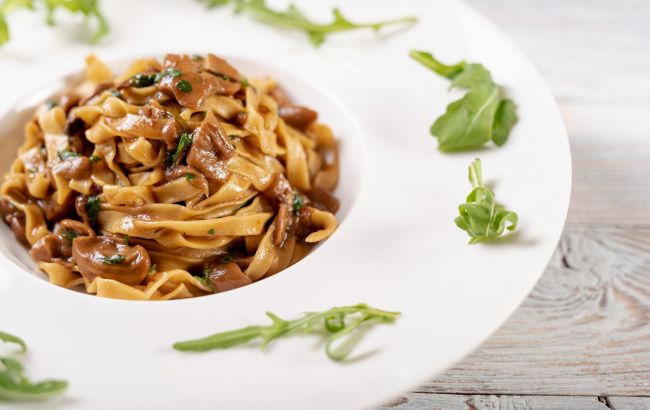 Без мяса, но полезно и питательно: рецепт пасты с баклажанами