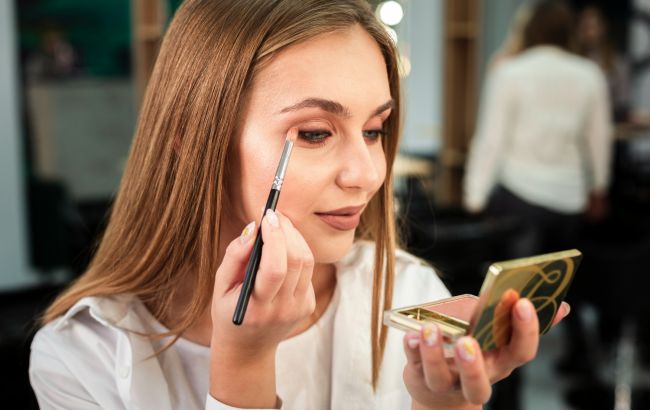 Кожа сильно страдает: 6 ошибок в макияже, которые приводят к высыпаниям