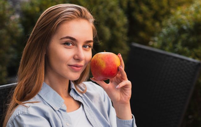 Ешьте яблоки ежедневно и вы заметите эти 8 изменений в организме