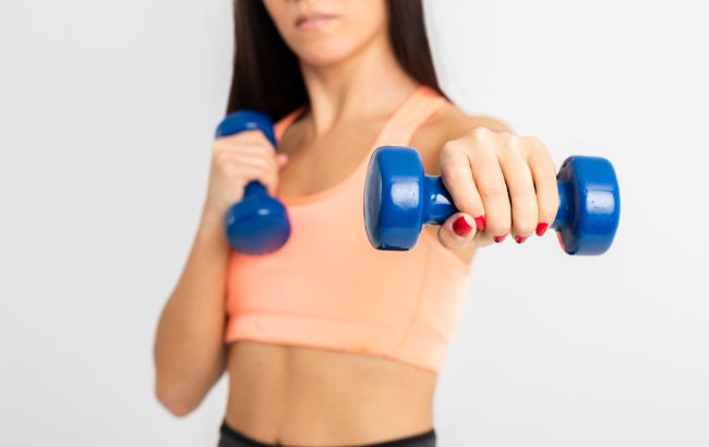 Будут упругими и красивыми. Анита Луценко объяснила, как подтянуть руки в домашних условиях