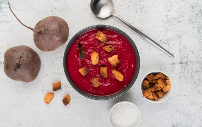 Со свеклой, но не борщ: рецепт холодного крем-супа с брынзой