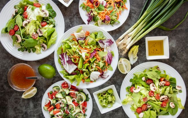 Не только вкусные, но и полезные: 5 рецептов сезонных салатов для обеда или ужина