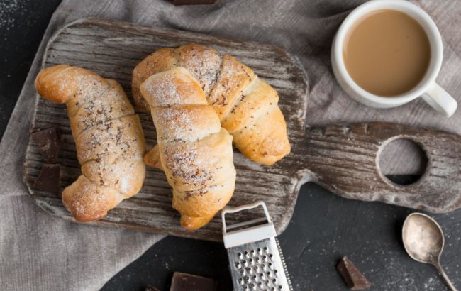 Бюджетні рогалики без масла та яєць: ця випічка здивує всю родину