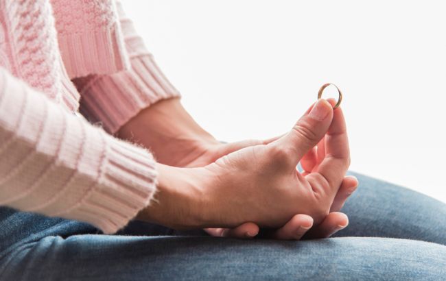 Чи можна зберігати обручку після розлучення